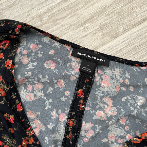 Something Navy - Floral Blouse - Picture 2 of 3